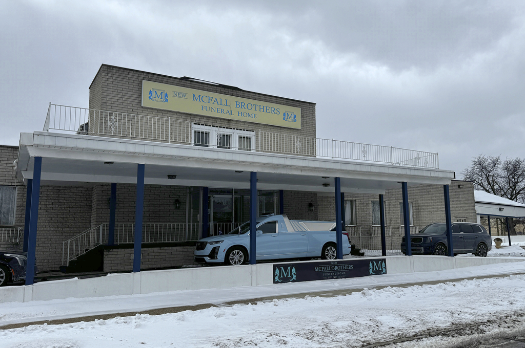 Funeral services begin for 2 children who froze in Detroit casino ...